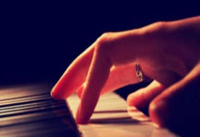 欧亿体育:西海岸险登顶中超!3轮不败开局,队史首平海港,邵佳一获盛赞.